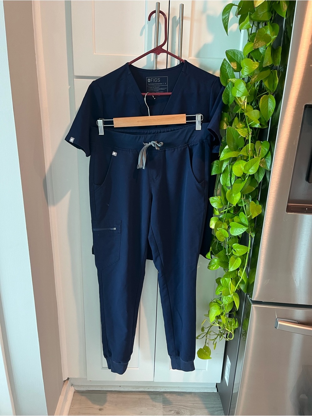 FIGS Navy Scrub Set - Top & Jogger Pants Small